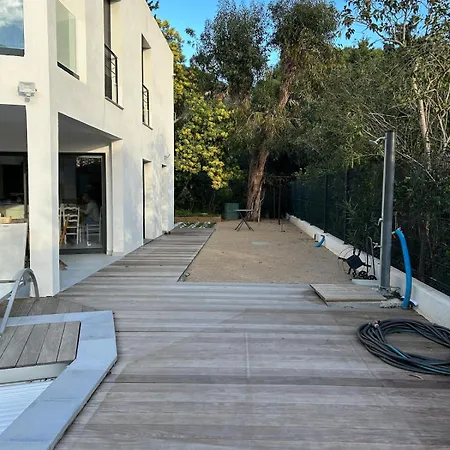 Maison Neuve Avec Piscine קבלייר-סור-מר
