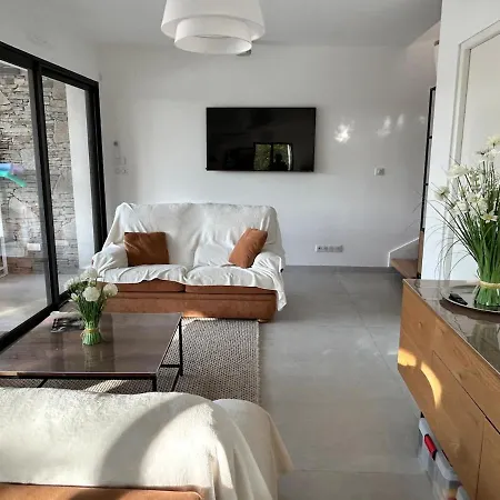Maison Neuve Avec Piscine * קבלייר-סור-מר